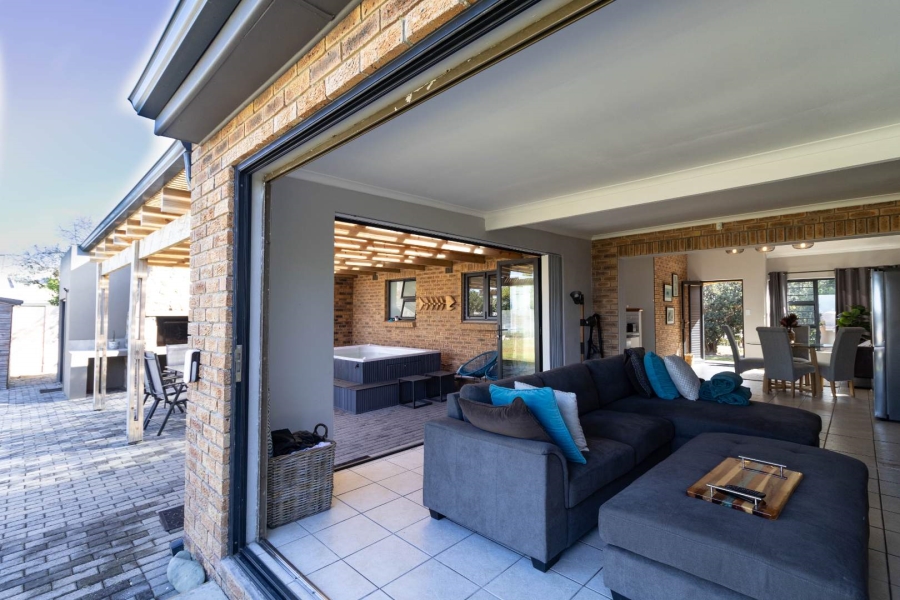 To Let 3 Bedroom Property for Rent in Sandbaai Western Cape